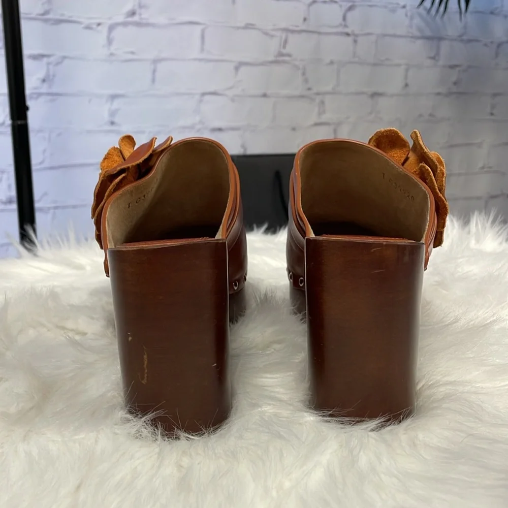 CHANEL leather clog